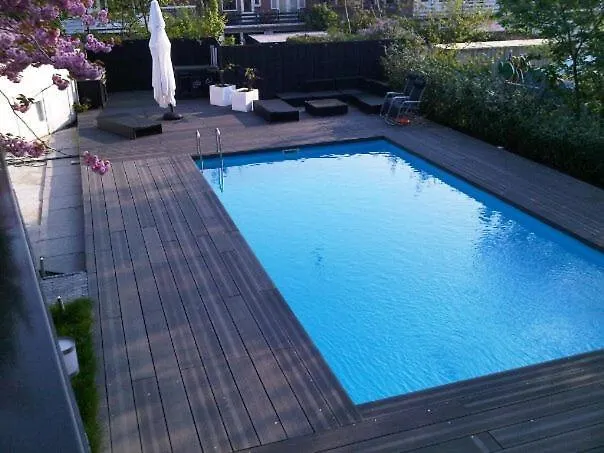 Finch Guesthouse Zandvoort 0*,  Nederland